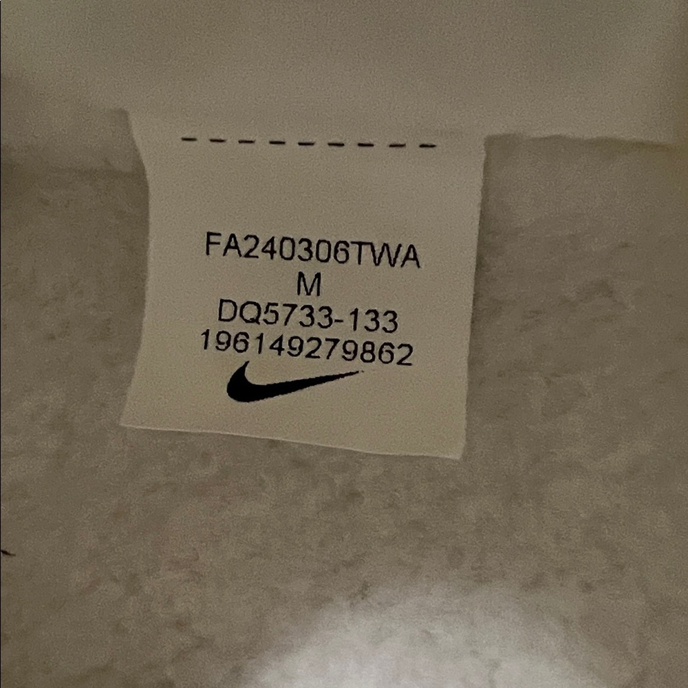 ☑️🚹Nike Men's Classic White Crewneck Sweater - Picture 17 of 17
